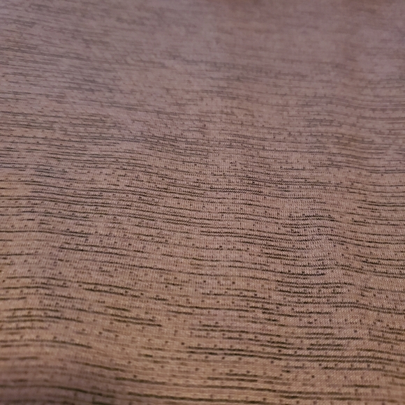 Under Armour Heat Gear heathered top with mesh around the bottom-NWOT - Picture 5 of 9